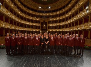 Il Coro CAI Mariotti sul palco del Teatro Regio in occasione della 28^ Rassegna del Bel Cant Parma 14 novembre 2009